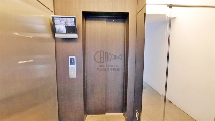 オ・ミルズ靭パークのエレベーター